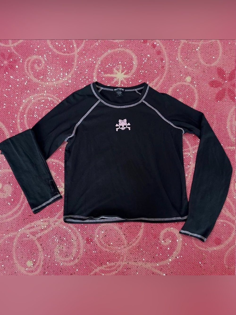 Hot Topic Black Long-Sleeve Raglan Top with Pink Skull Bow